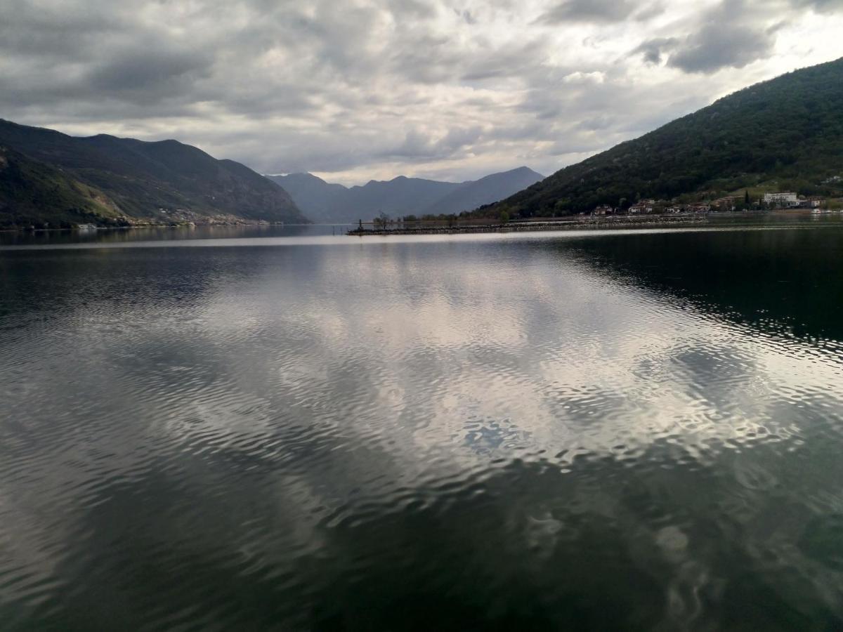 Lake View Terrace Paratico Bagian luar foto