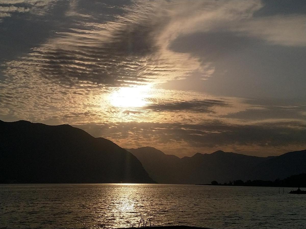 Lake View Terrace Paratico Bagian luar foto