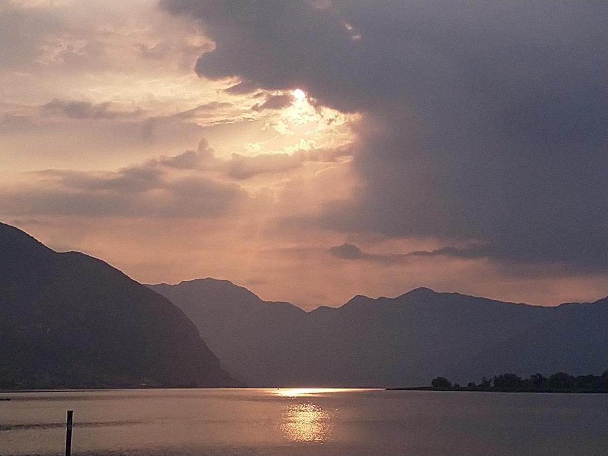 Lake View Terrace Paratico Bagian luar foto