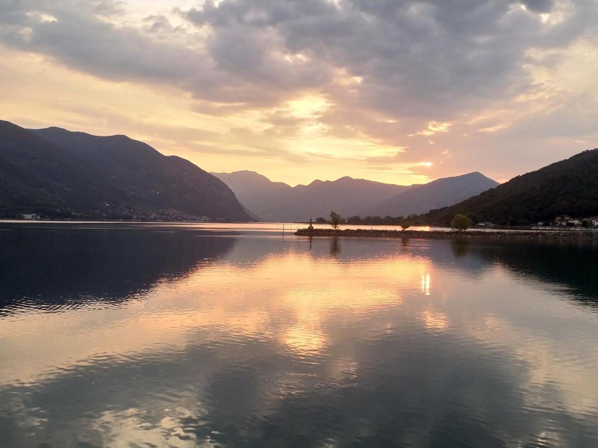 Lake View Terrace Paratico Bagian luar foto