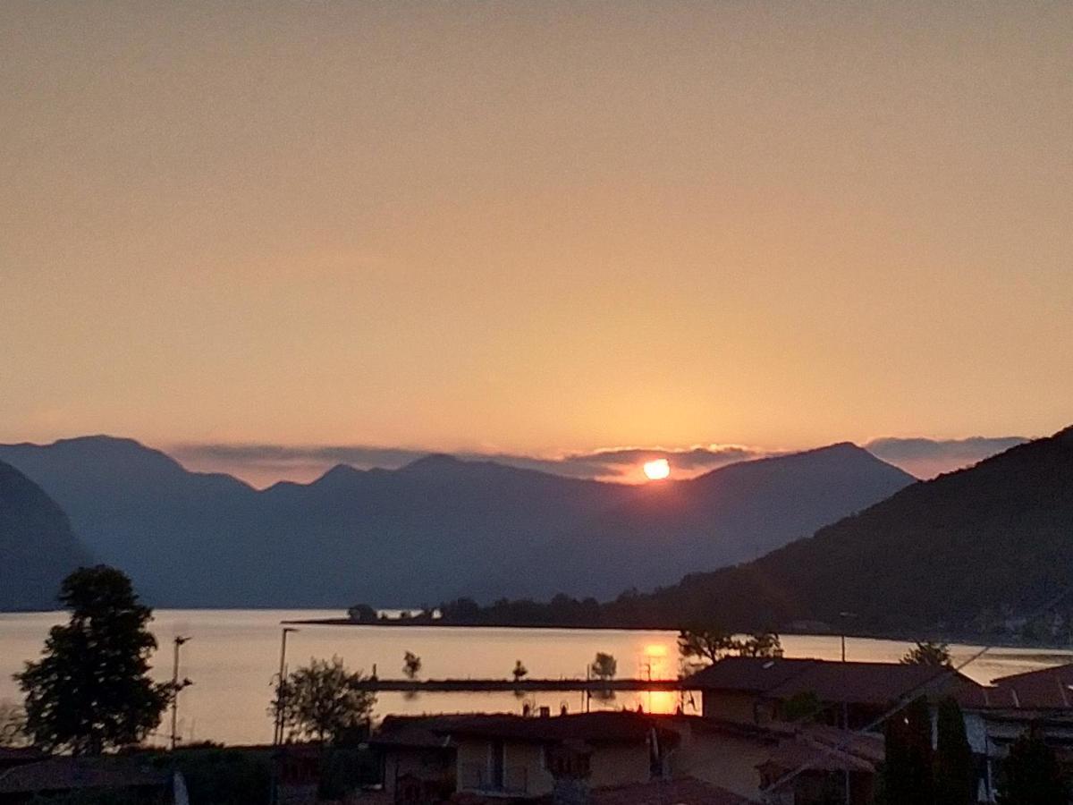 Lake View Terrace Paratico Bagian luar foto