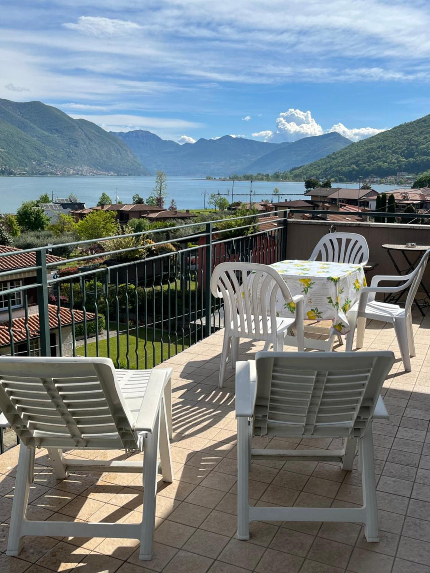 Lake View Terrace Paratico Bagian luar foto